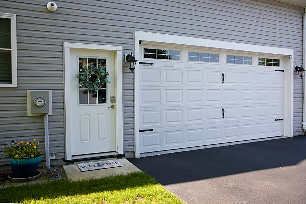 24/7 Emergency Garage Door Panel Replacement experts in Holly Ridge, NC
